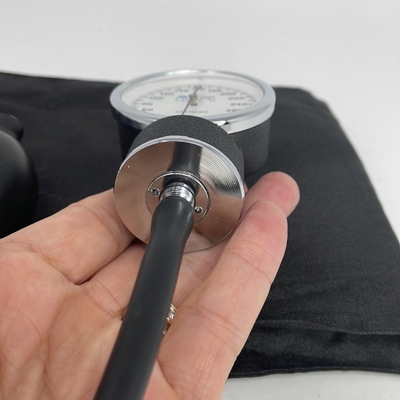 Mabis LEGACY Aneroid Sphygmomanometer with Black Nylon Cuff-ADULT - - Picture 10 of 12